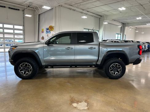 Used 2024 Chevrolet Colorado ZR2 w/ Technology Package AWD/4WD image 5