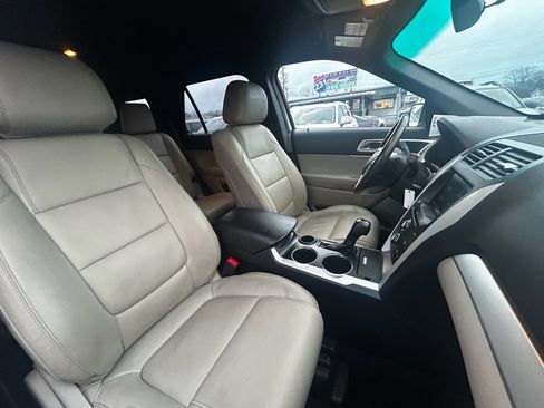 Used 2014 Ford Explorer XLT w/ Equipment Group 202A image 28