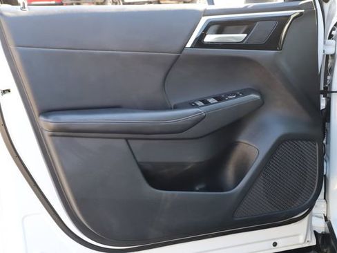 Used 2022 Mitsubishi Outlander SE image 16