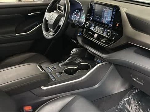 Used 2022 Toyota Highlander XLE image 34