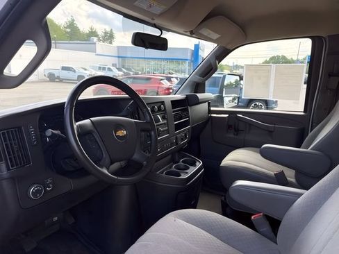 Used 2021 Chevrolet Express 4500 w/ Power Convenience Package RWD image 14