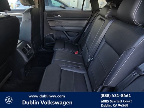 Certified 2021 Volkswagen Atlas Cross Sport SE w/ Panoramic Sunroof Package image 12