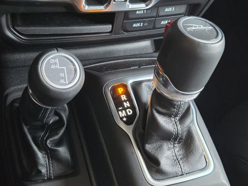 Certified 2025 Jeep Gladiator High Tide image 7