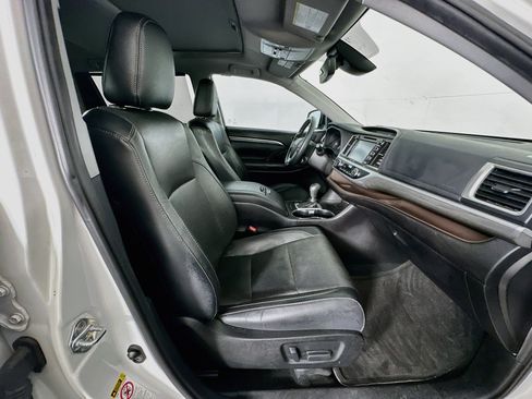 Used 2019 Toyota Highlander Limited FWD image 35