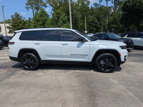 Used 2023 Jeep Grand Cherokee L Laredo AWD/4WD image 3