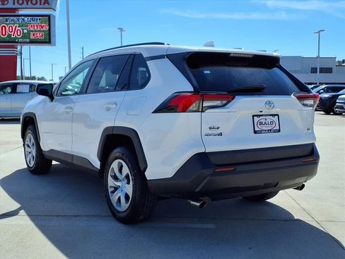 Used 2020 Toyota RAV4 LE image 2
