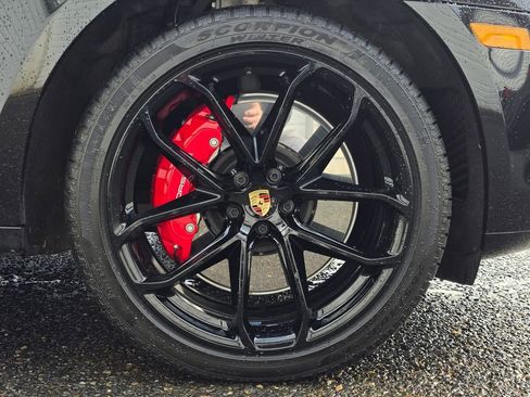 Used 2024 Porsche Macan GTS w/ Premium Plus Package image 40