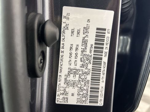 Used 2022 Toyota Tacoma SR5 AWD/4WD image 28