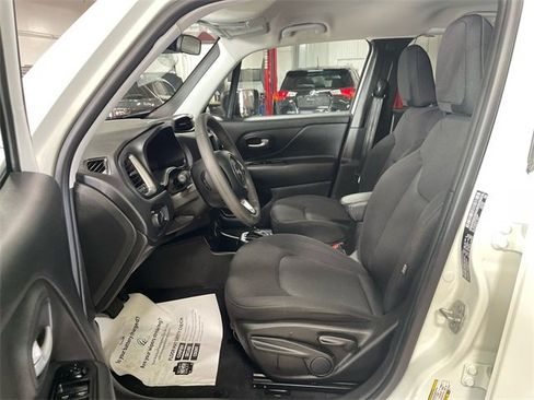 Certified 2023 Jeep Renegade Latitude image 11