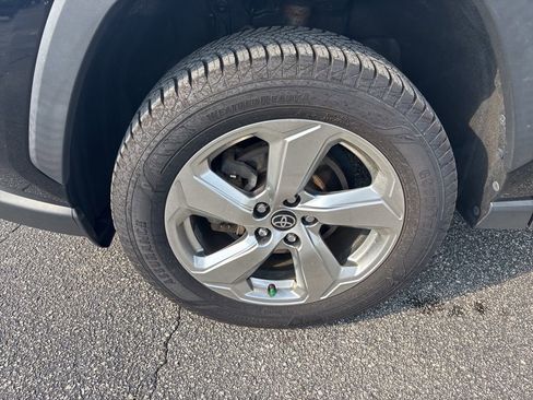 Used 2021 Toyota RAV4 Limited image 18