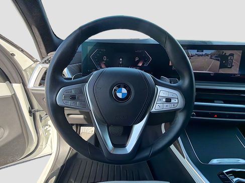 Used 2023 BMW X7 xDrive40i w/ Premium Package image 41
