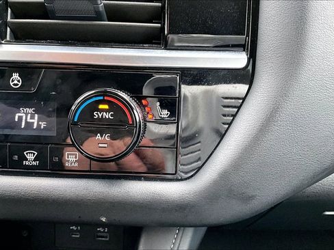 Used 2025 Nissan Pathfinder SL image 30