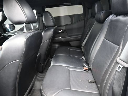 Used 2019 Toyota Tacoma TRD Sport AWD/4WD image 22