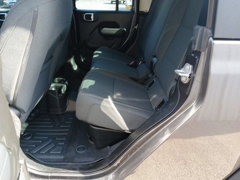 Used 2025 Jeep Gladiator Sport image 33