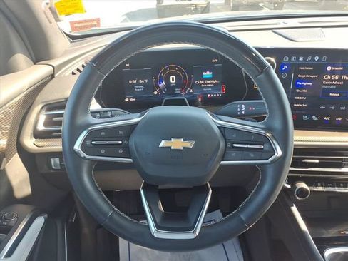 Used 2025 Chevrolet Traverse High Country FWD image 13