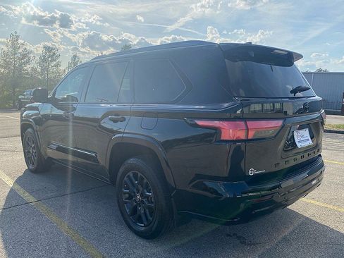 Used 2025 Toyota Sequoia Platinum image 6