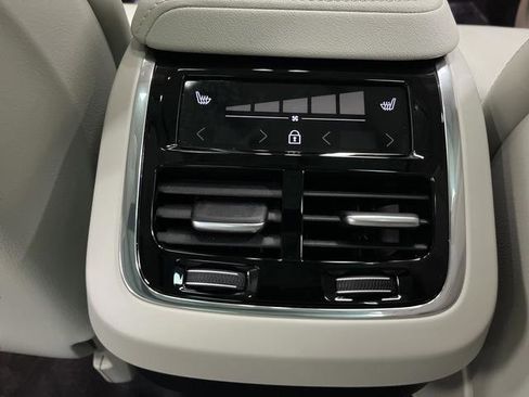 Used 2025 Volvo XC60 B5 Ultra w/ Protection Package Premier image 33