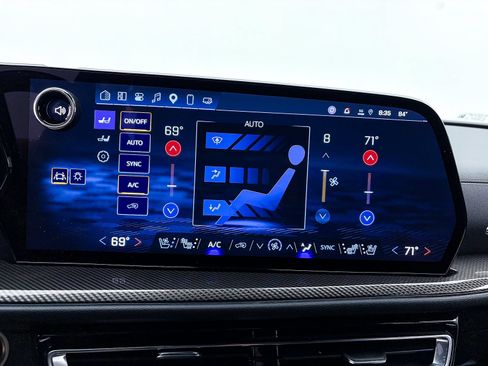 Used 2025 Chevrolet Traverse High Country FWD image 31