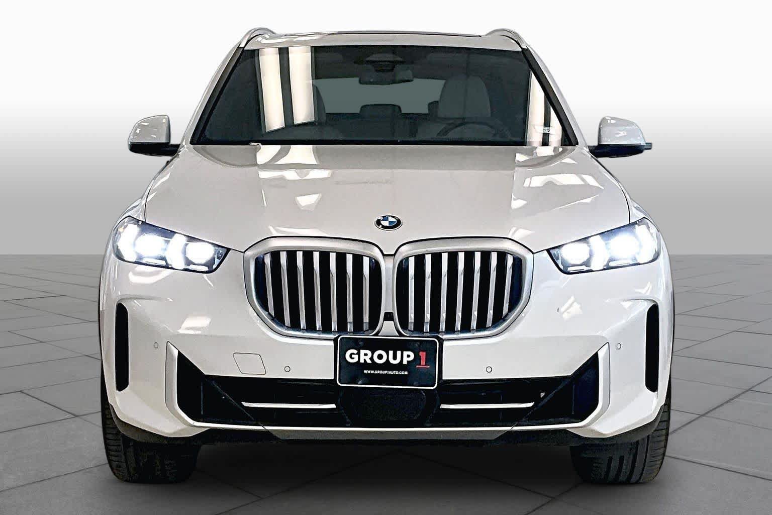 Used 2024 BMW X5 sDrive40i w/ Premium Package RWD image 3