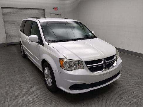 Used 2016 Dodge Grand Caravan SXT FWD image 13