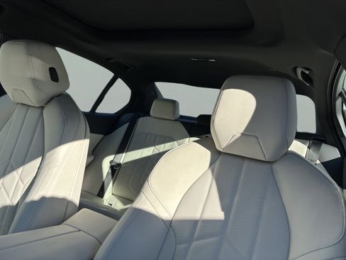 Used 2026 BMW 530i w/ M Sport Package RWD image 21