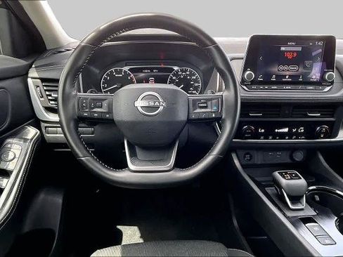 Certified 2025 Nissan Rogue SV FWD image 6