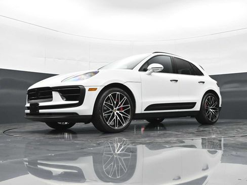 Certified 2023 Porsche Macan S AWD/4WD image 37