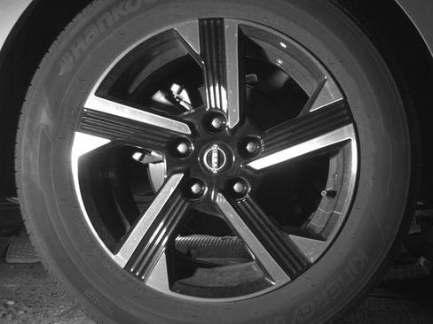 Used 2025 Nissan Sentra SV FWD image 15