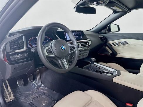 Used 2025 BMW Z4 M40i w/ Premium Package image 9