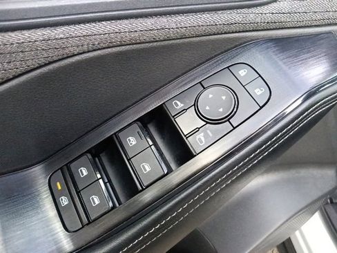 Used 2023 Nissan Rogue SV image 12