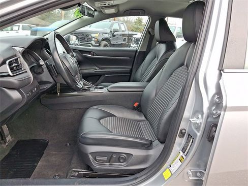 Used 2023 Toyota Camry SE image 13