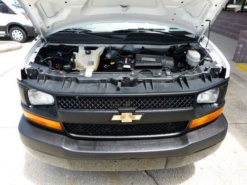 Used 2017 Chevrolet Express 3500 RWD image 13