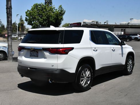 Used 2023 Chevrolet Traverse LT FWD image 8