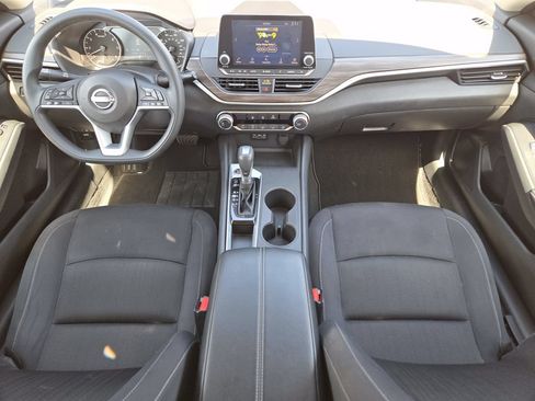Used 2025 Nissan Altima 2.5 SV FWD image 21