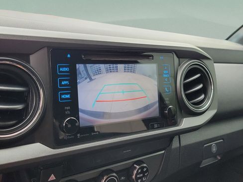 Used 2018 Toyota Tacoma TRD Sport AWD/4WD image 18
