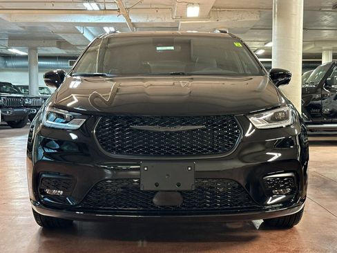 New 2026 Chrysler Pacifica Limited w/ S Appearance Package image 8