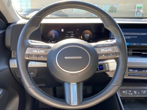 Used 2025 Hyundai Kona SEL FWD image 11