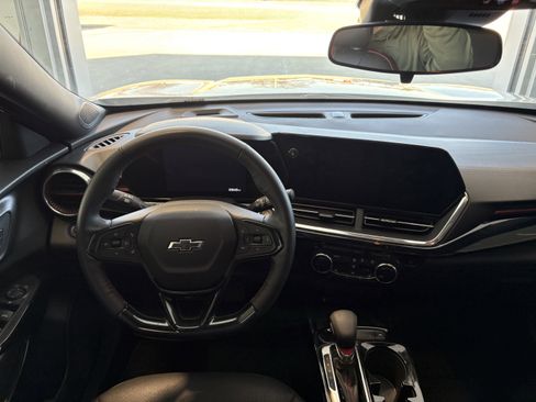 Used 2025 Chevrolet Trax RS w/ Sunroof Package image 10