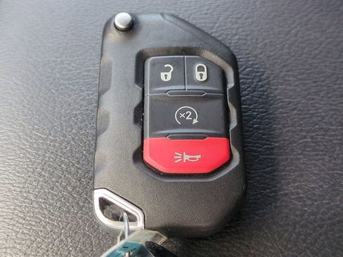 Used 2023 Jeep Wrangler Unlimited Sahara w/ Cold Weather Group AWD/4WD image 32