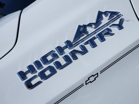 Used 2023 Chevrolet Suburban High Country AWD/4WD image 9