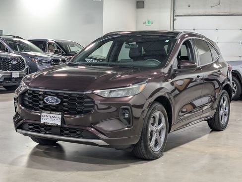 Used 2023 Ford Escape ST-Line Select w/ Class II Trailer Tow Package AWD/4WD image 7