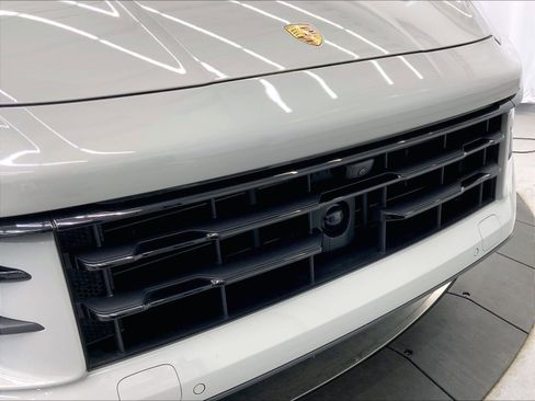 Certified 2024 Porsche Cayenne S AWD/4WD image 31