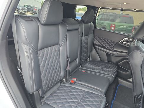 Used 2024 Mitsubishi Outlander SEL image 11