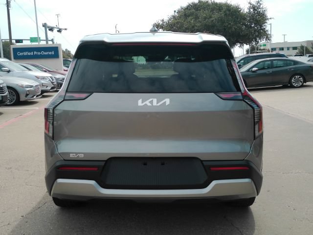 Used 2024 Kia EV9 Light Long Range RWD image 7