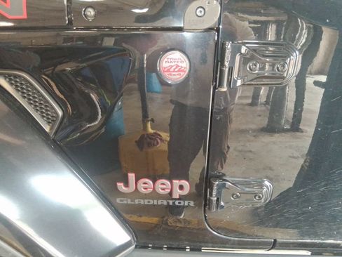 Used 2021 Jeep Gladiator Rubicon AWD/4WD image 10