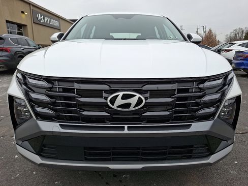 Used 2025 Hyundai Tucson SE image 2