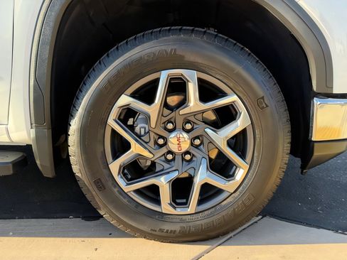 Used 2026 GMC Sierra 1500 SLT w/ SLT Premium Package image 9