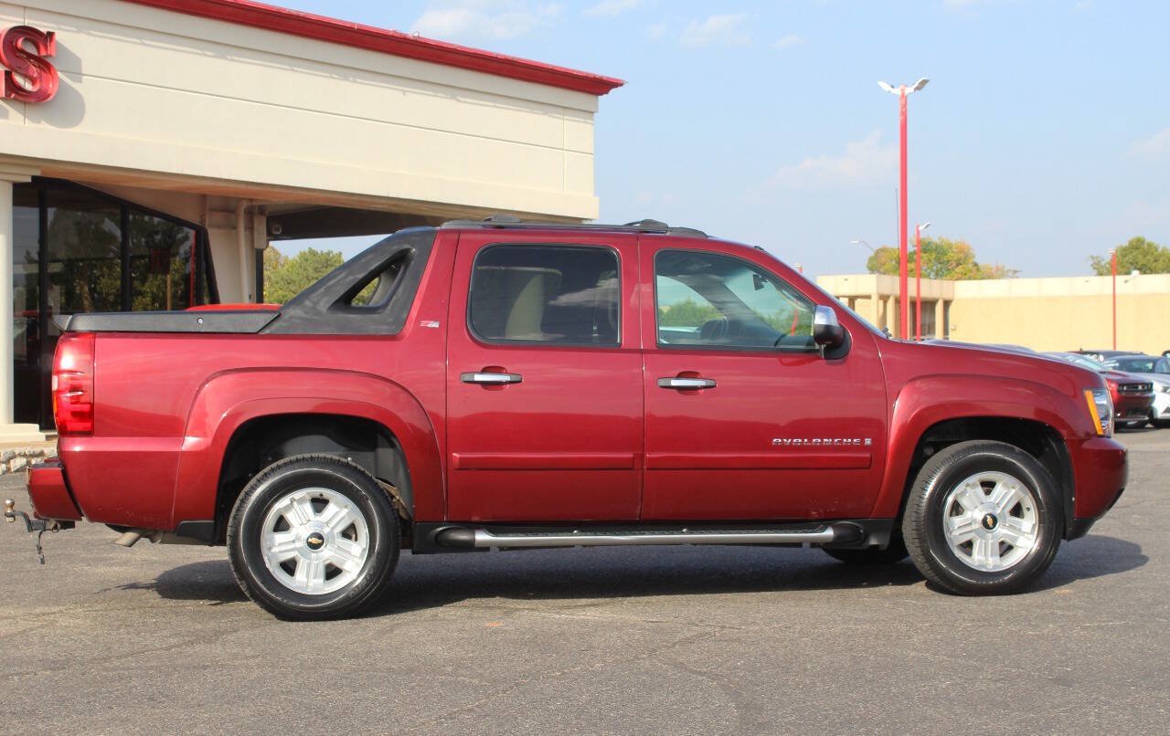 Used 2008 Chevrolet Avalanche LT w/ LT Preferred Equipment Group AWD/4WD image 3