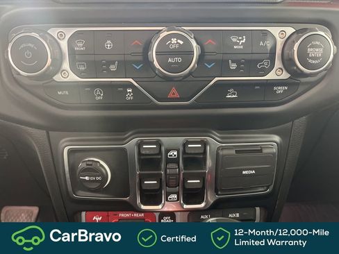 Used 2022 Jeep Gladiator Rubicon w/ Cold Weather Group AWD/4WD image 32