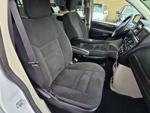 Used 2018 Dodge Grand Caravan SE w/ UConnect Hands-Free Group FWD image 31